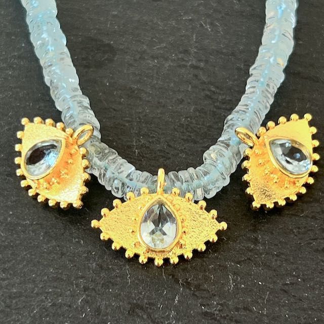 Nouveau Talisman Oeil Topaze Bleu