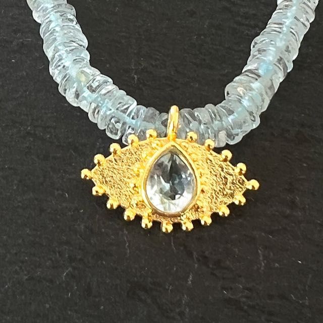 Nouveau Talisman Oeil Topaze Bleu 1