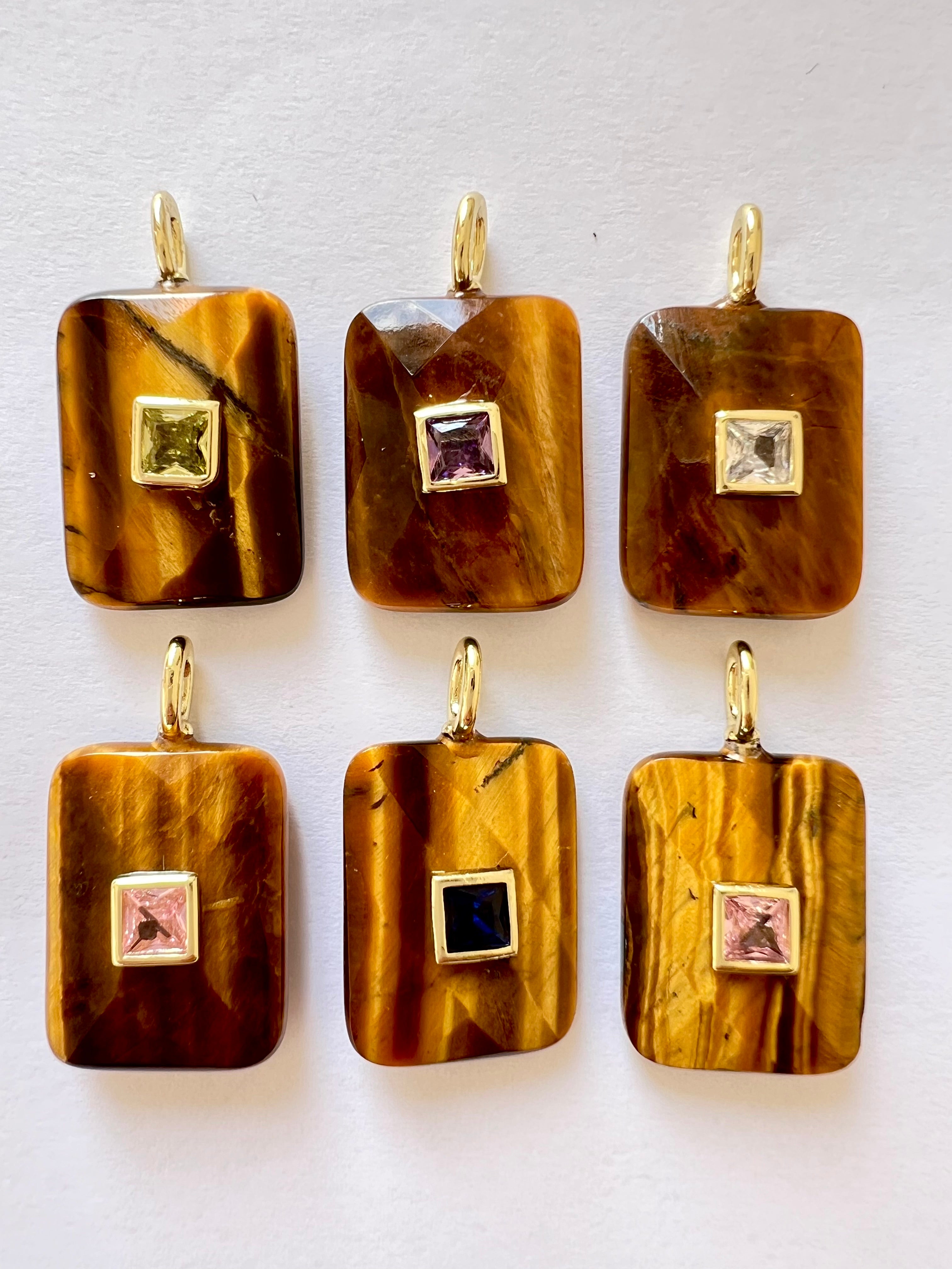 Pendentif Rectangle en Pierre Serti d'un Zircon Oeil de tigre