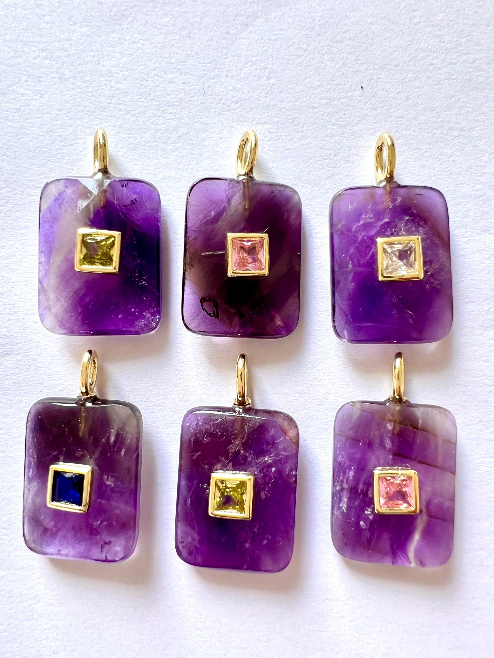 Pendentif Rectangle en Pierre Serti d'un Zircon Améthyste