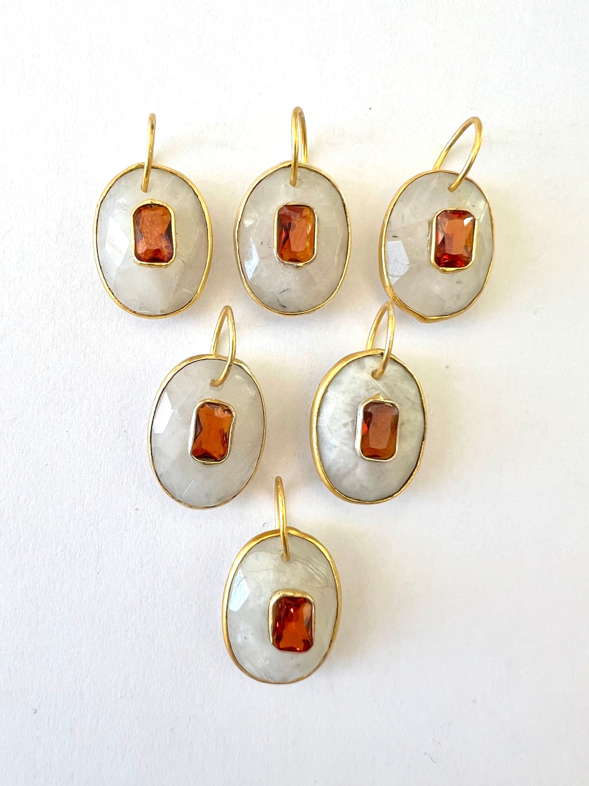 Pendentif Serti et Incrusté d'un Zircon Blanc