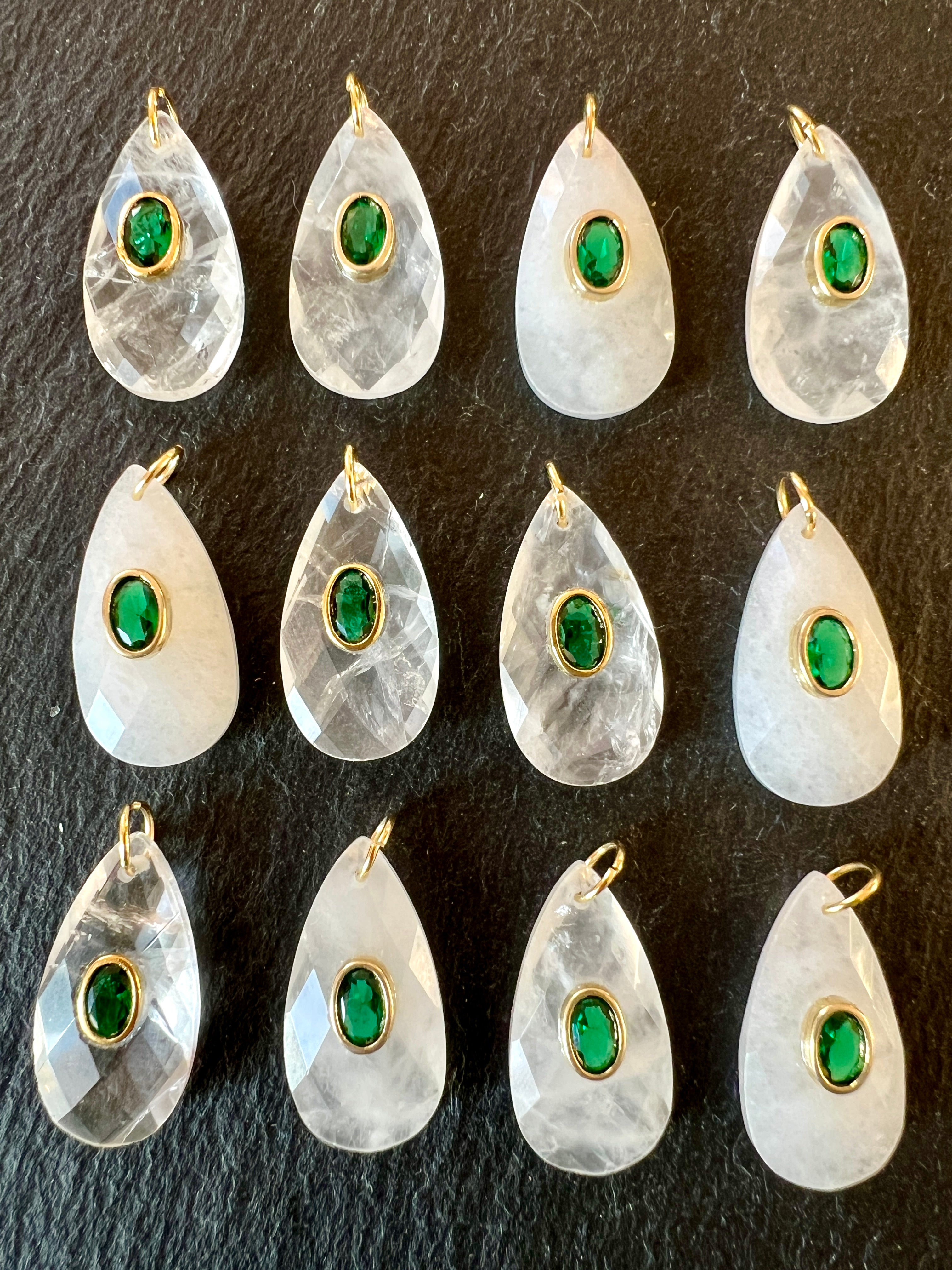 Pendentif larme en Cristal de roche serti Zircon Vert