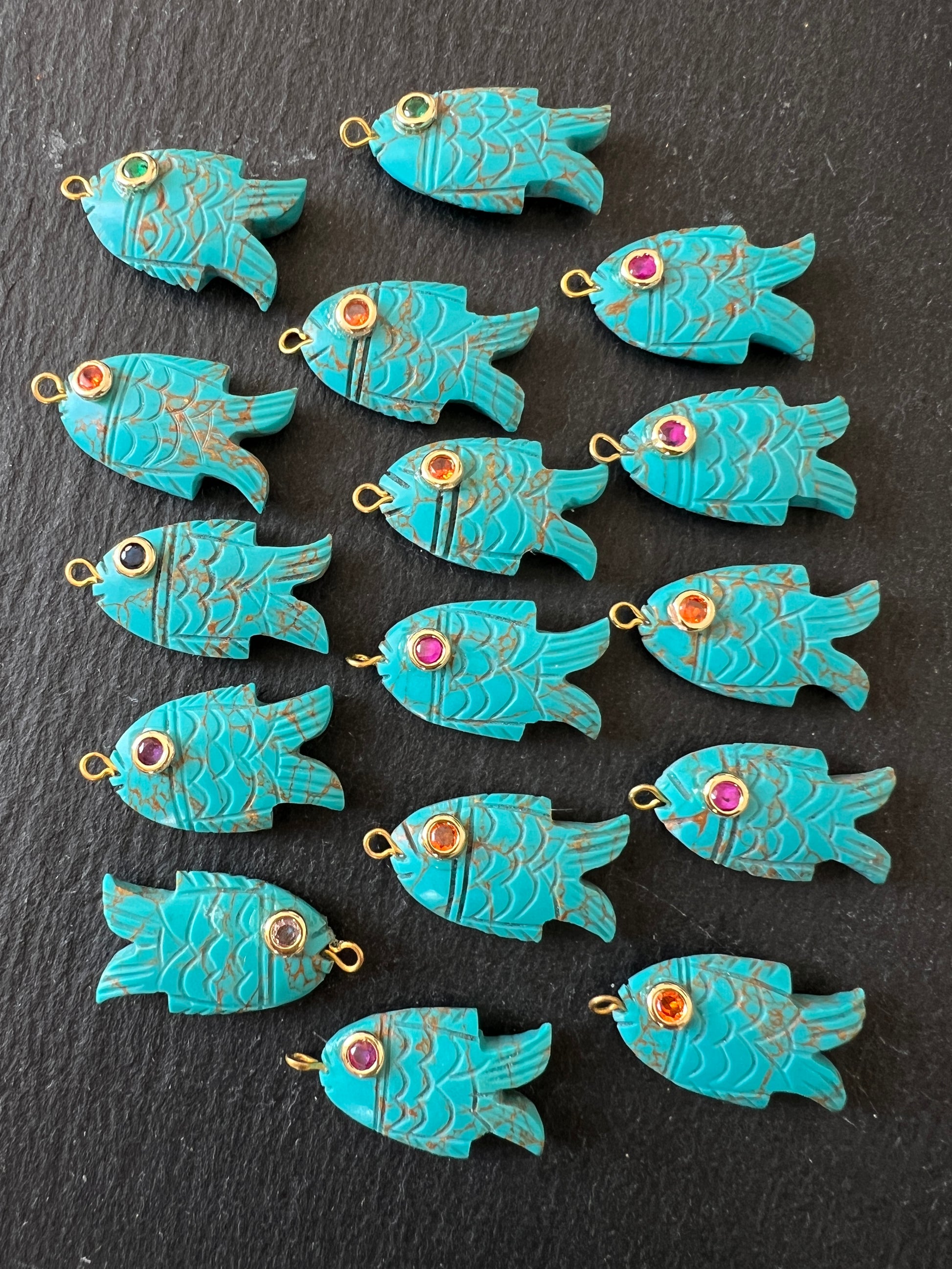 Pendentifs Poissons en Pierres sculptées