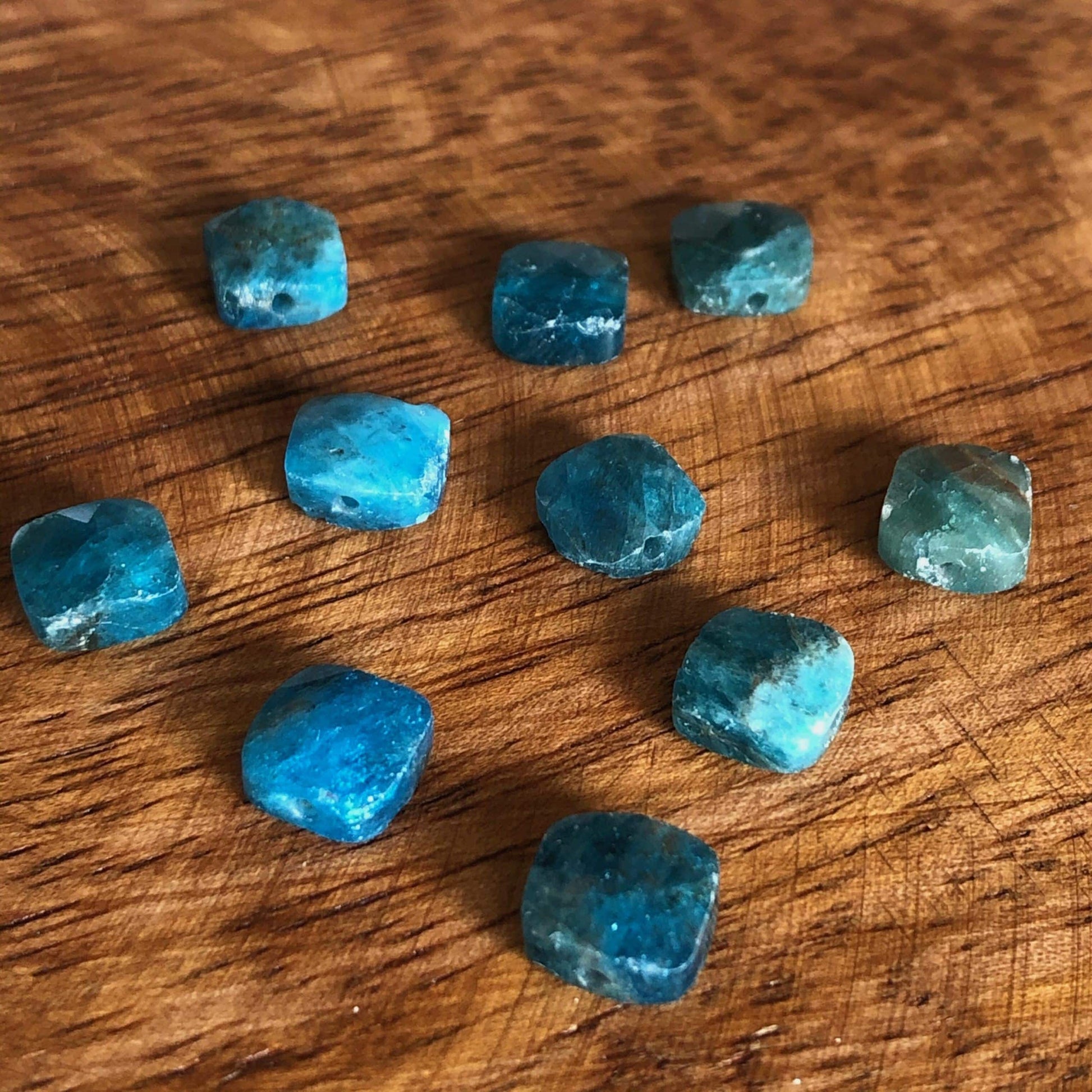 Perle Carrée en Apatite 8x8mm