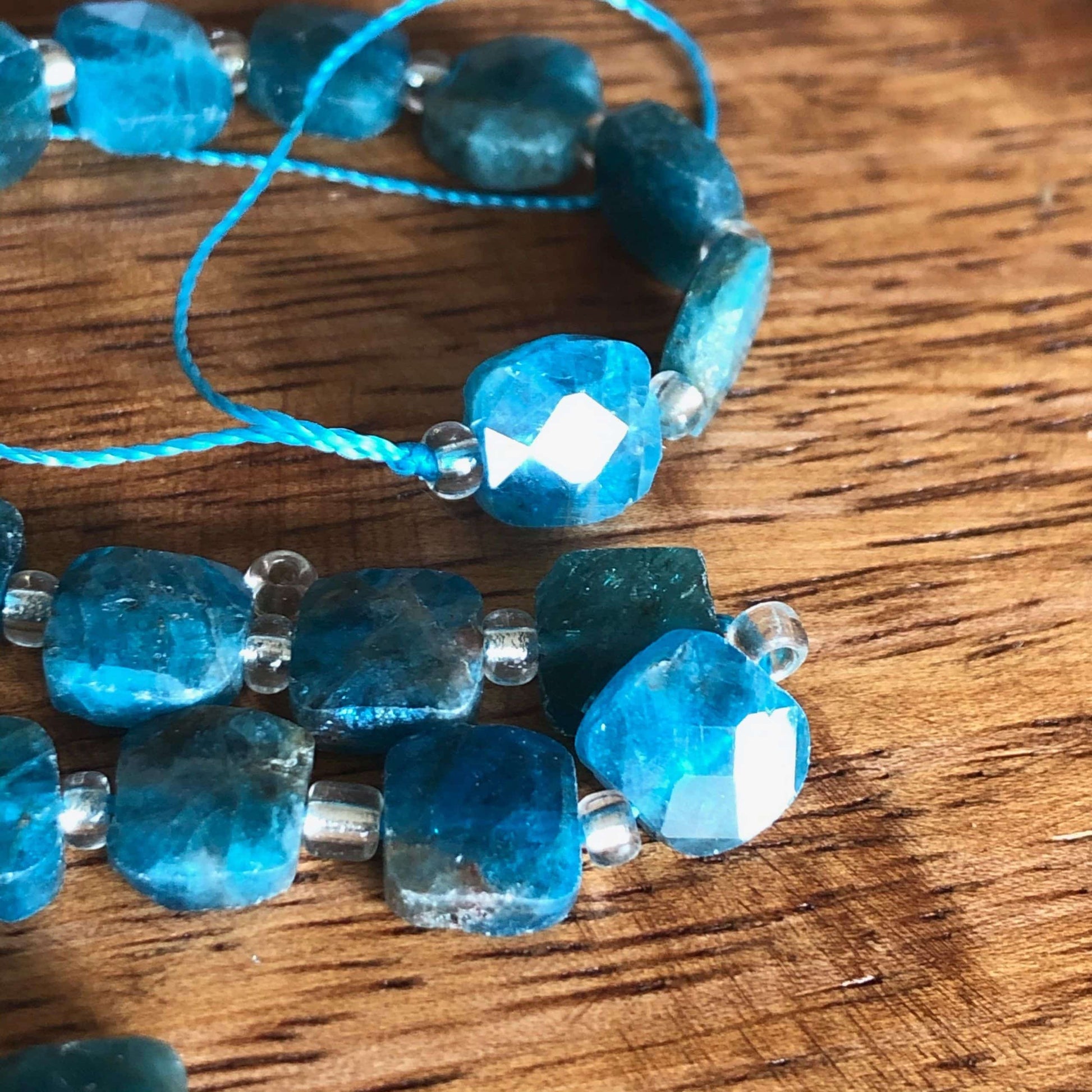 Perle Carrée en Apatite 8x8mm 1