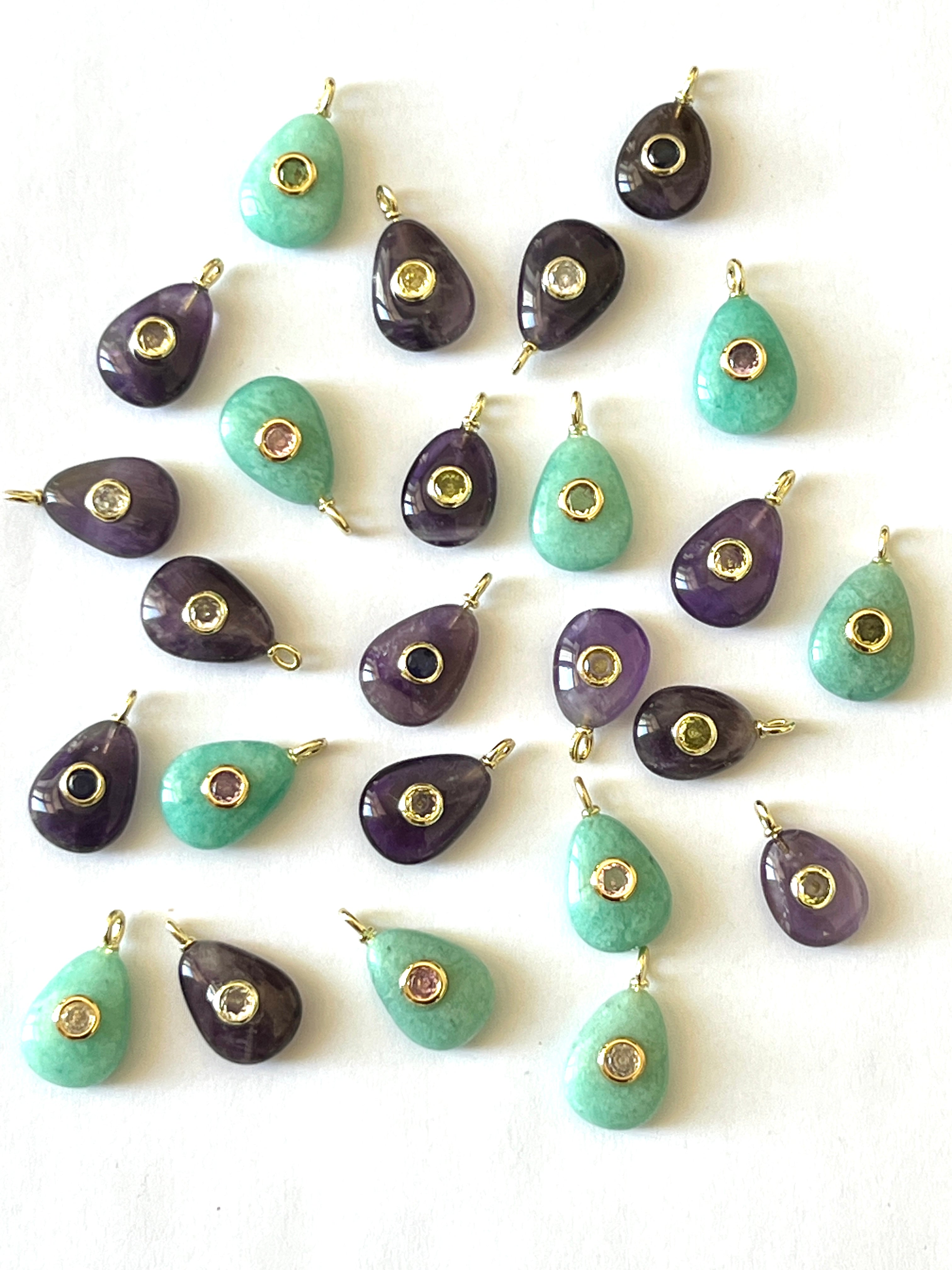 Petit Pendentif Larme serti d'un zircon