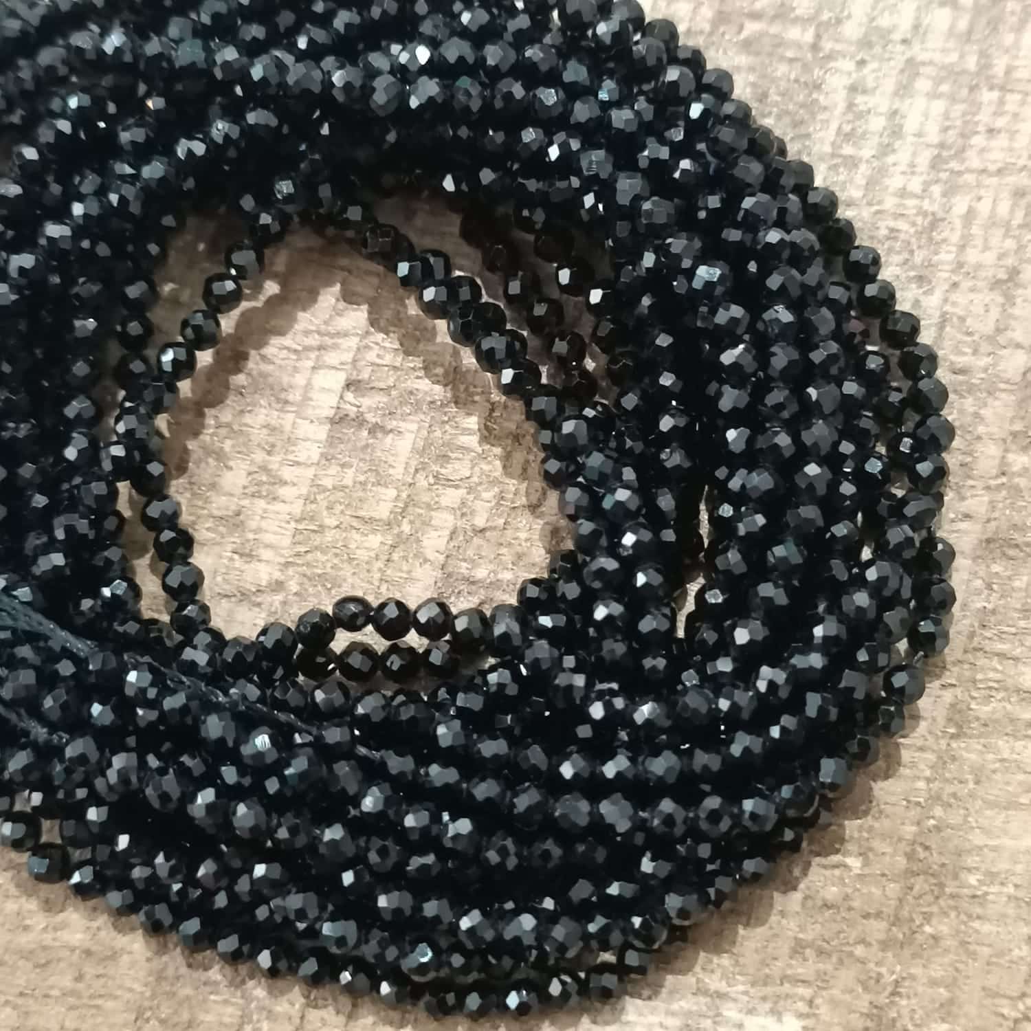 Spinelle noir Facetté 2mm