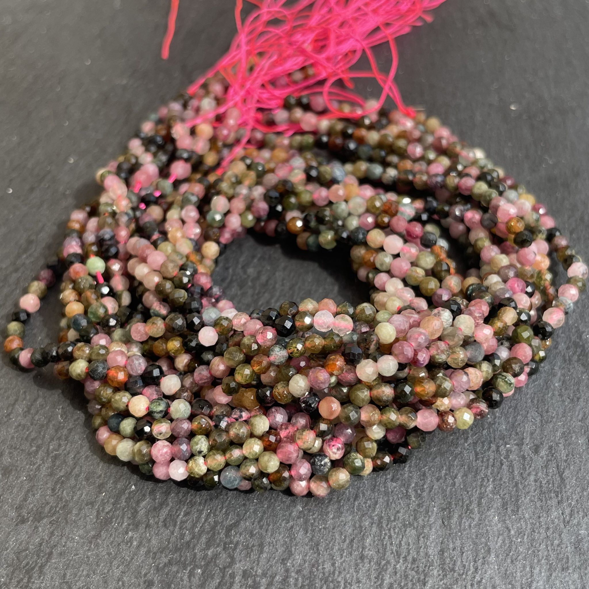 Tourmaline multicolore facettée AA 3mm 1
