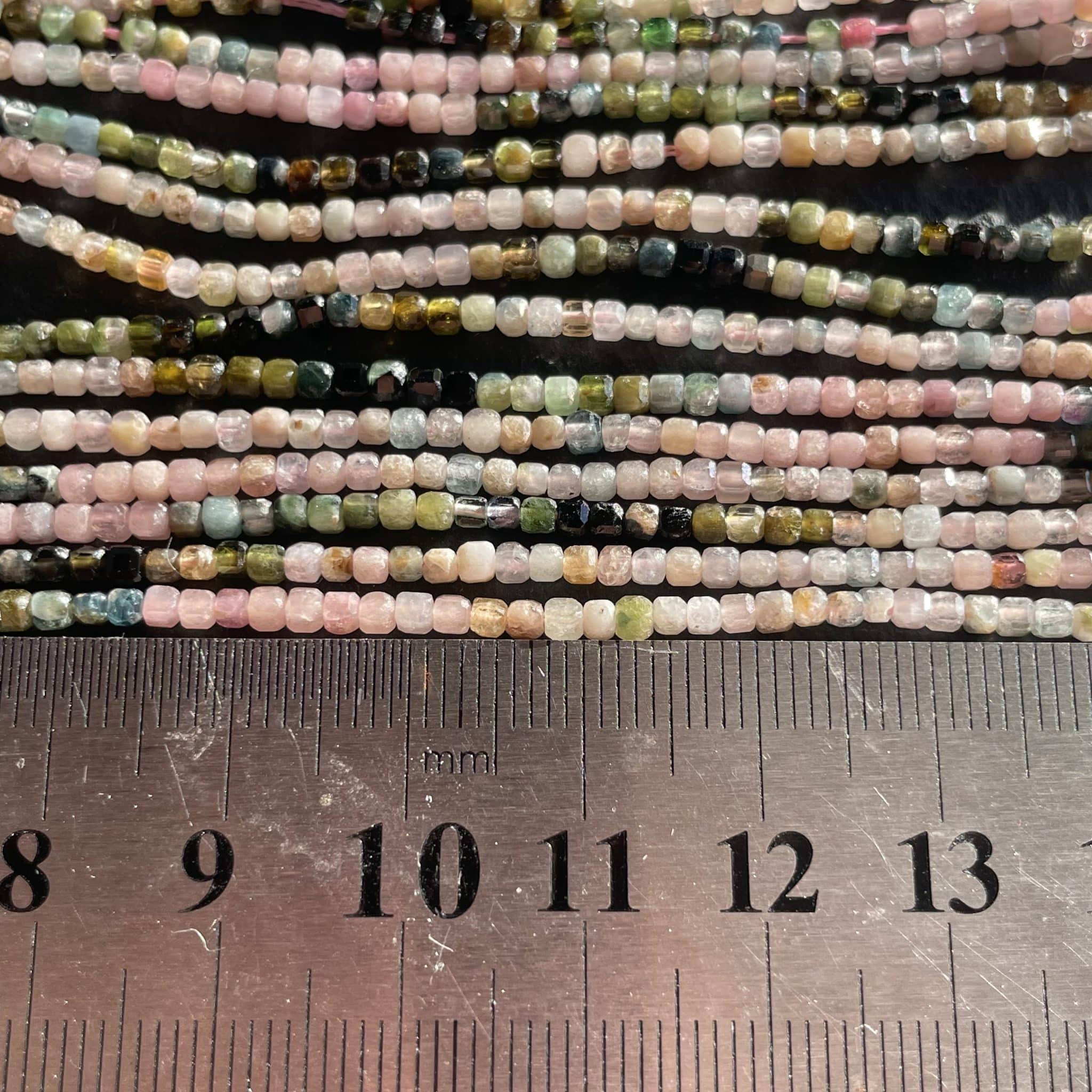 Cube en Tourmaline 2x2mm