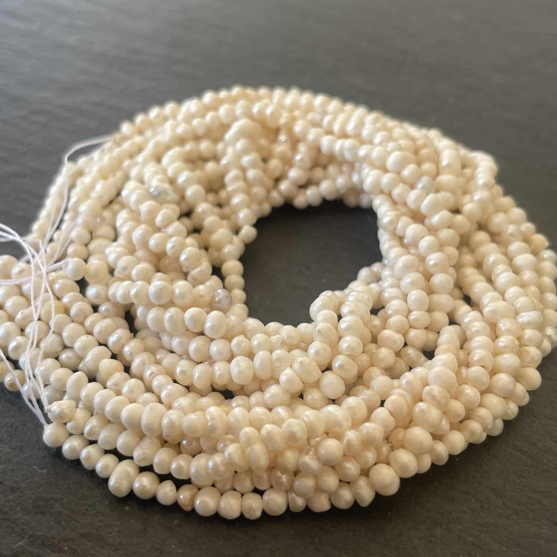 Mini Perles de Cultures d'Eau Douce Nacrées Brillantes