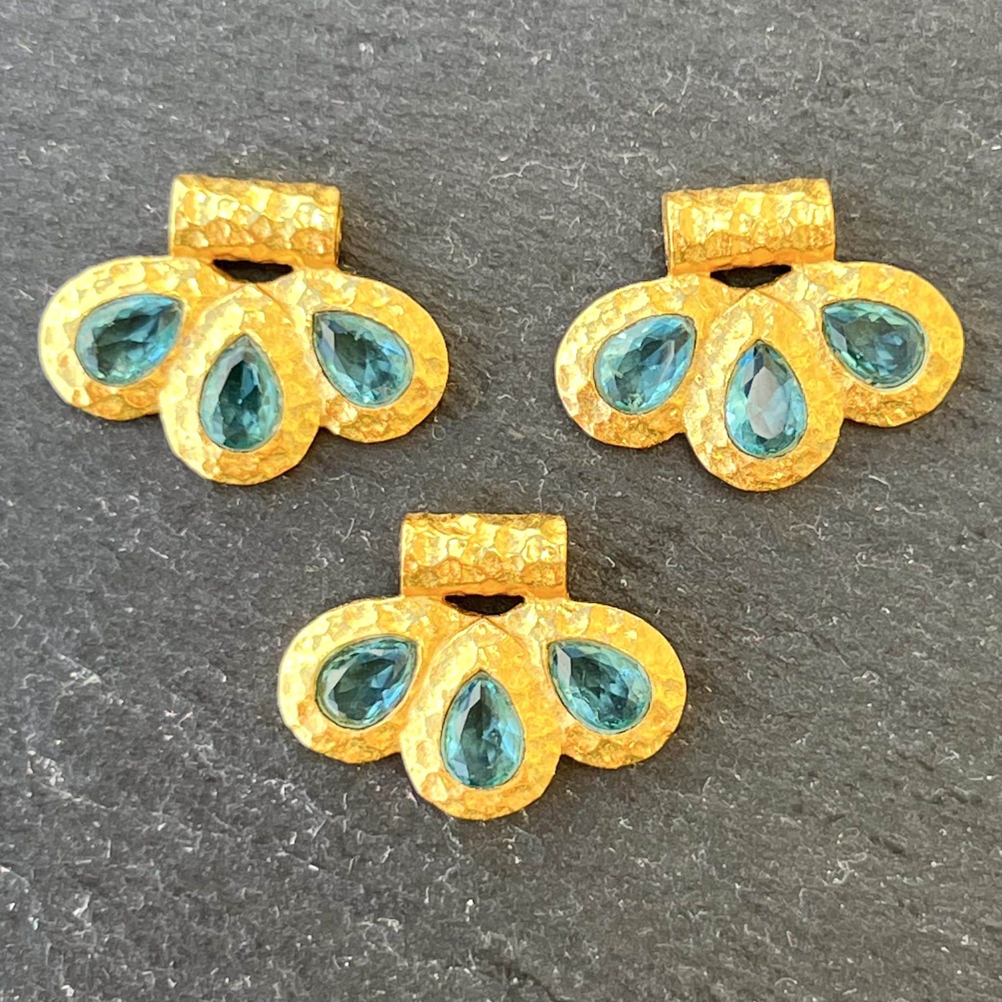 Pendentif Indien Trois Pétales Topaze Bleu