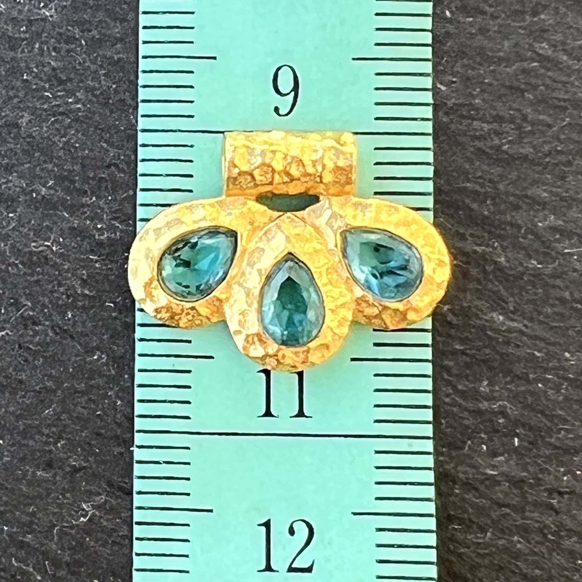 Pendentif Indien Trois Pétales Topaze Bleu