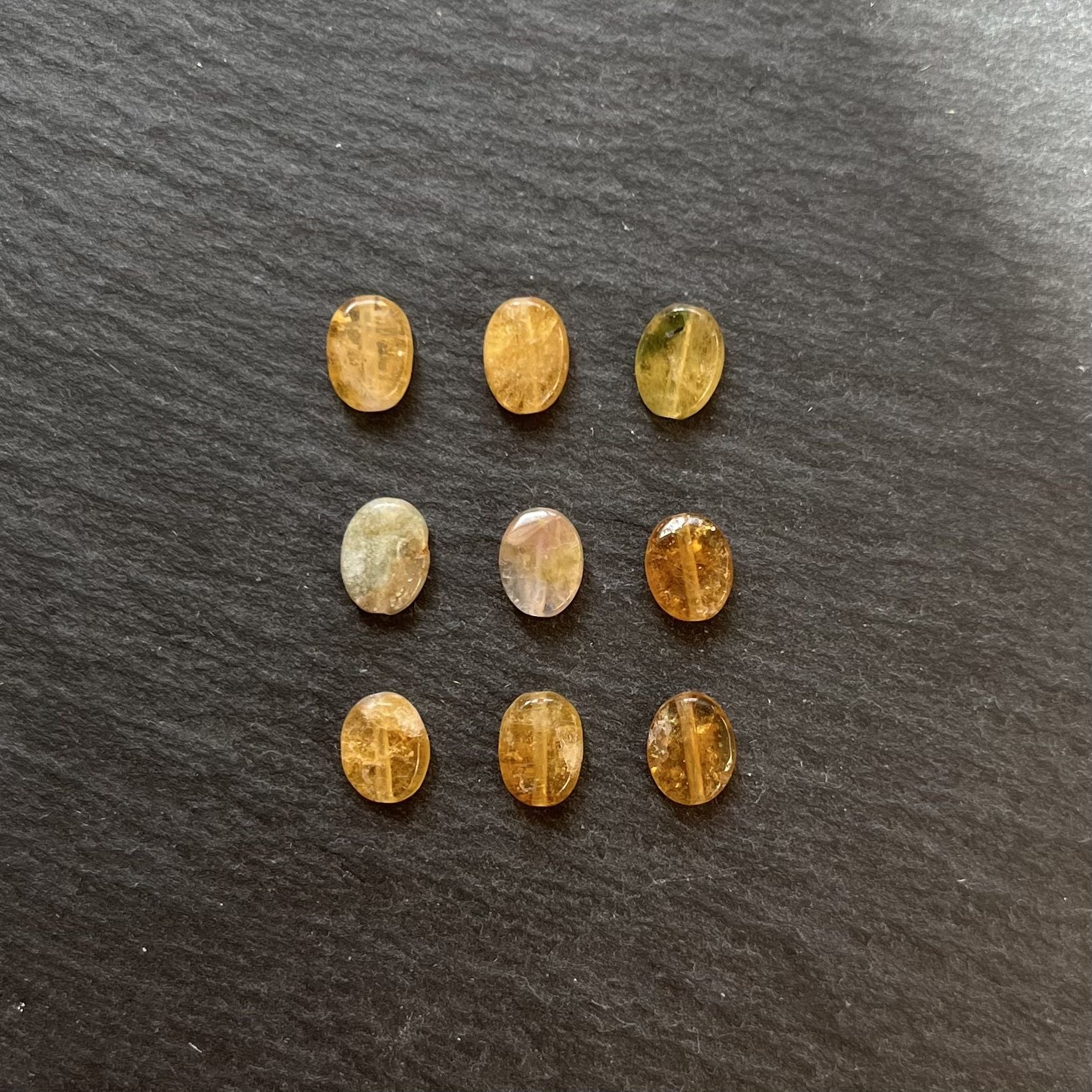 Tourmaline ovale jaune-orangé